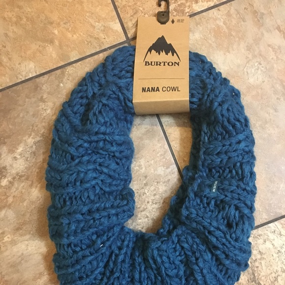 Burton Accessories - NWT Burton Nana Cowl scarf